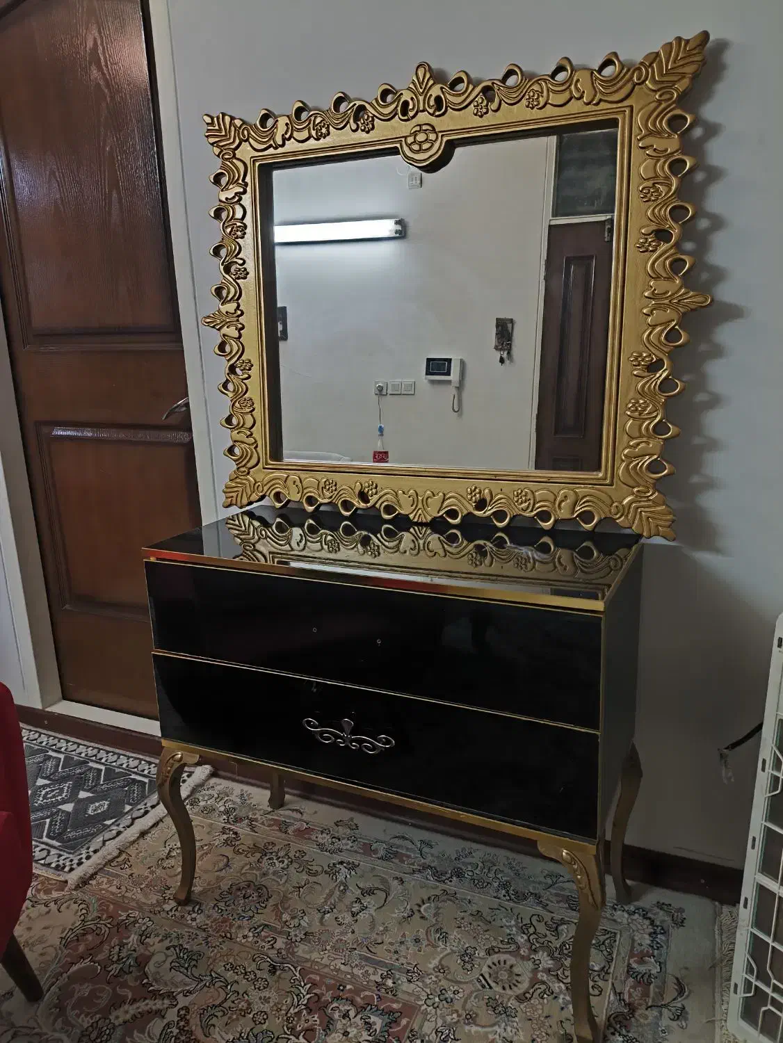 آینه بزرگ|آینه|تهران, ستارخان|دیوار