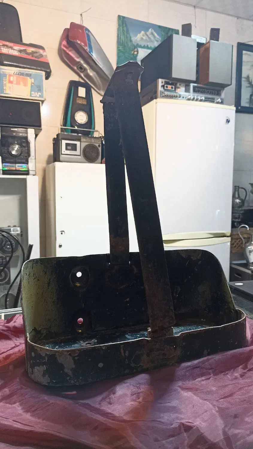 جعبه قدیمی جیپ|کلکسیون اشیاء عتیقه|شهرکرد, |دیوار