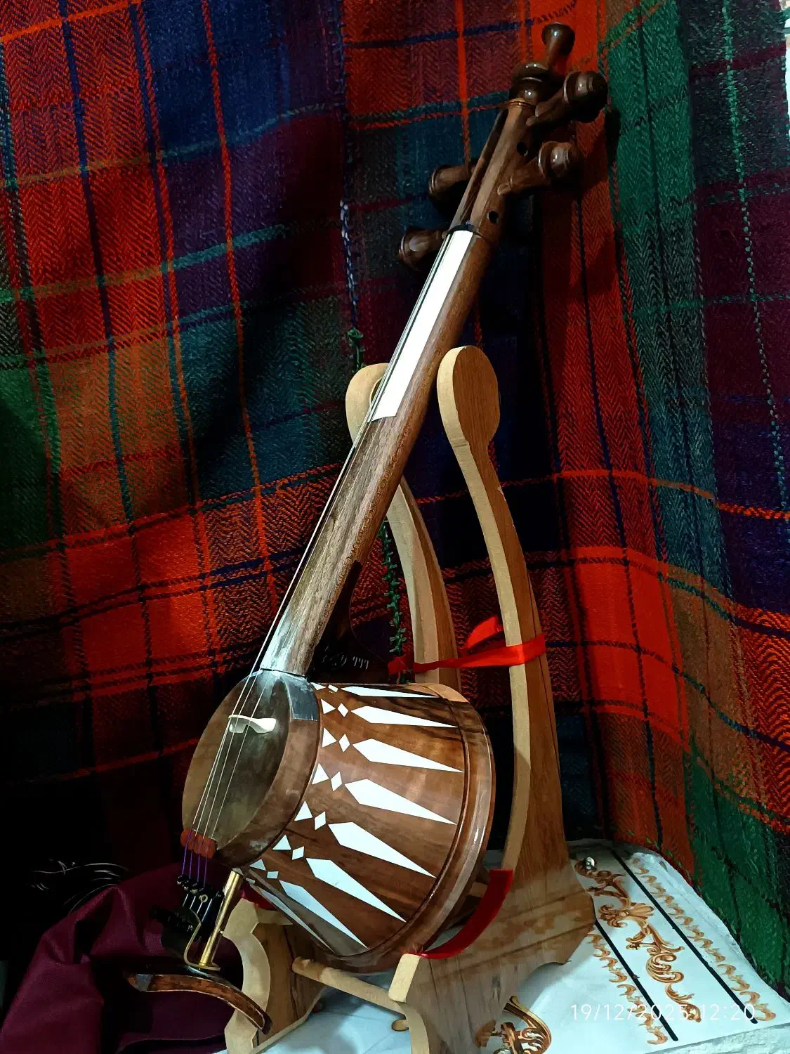 کمانچه خورشیدی|سازهای سنتی|خرم‌آباد, |دیوار