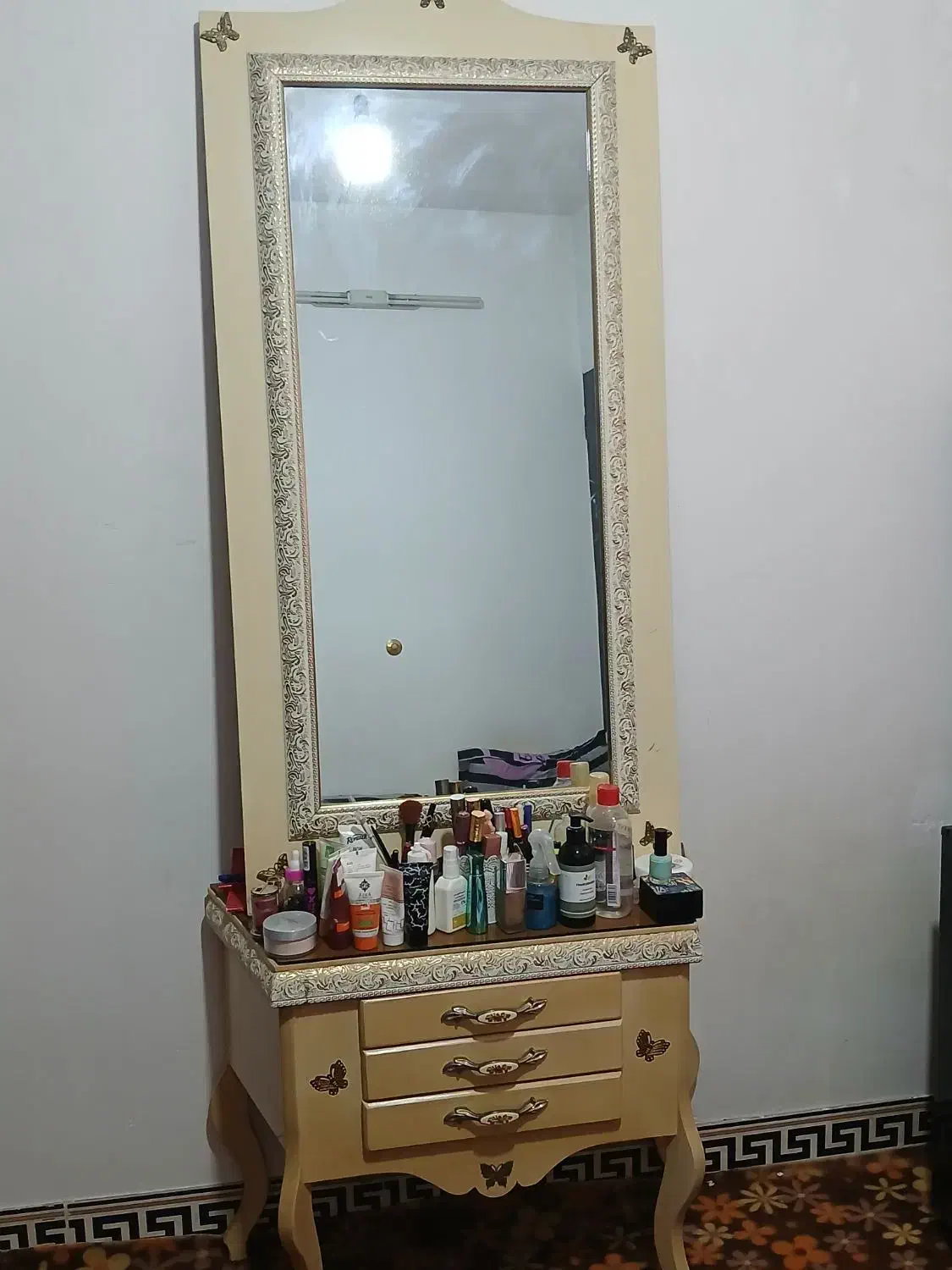 آیینه آرایشی|مبلمان خانگی و میز عسلی|ساری, |دیوار