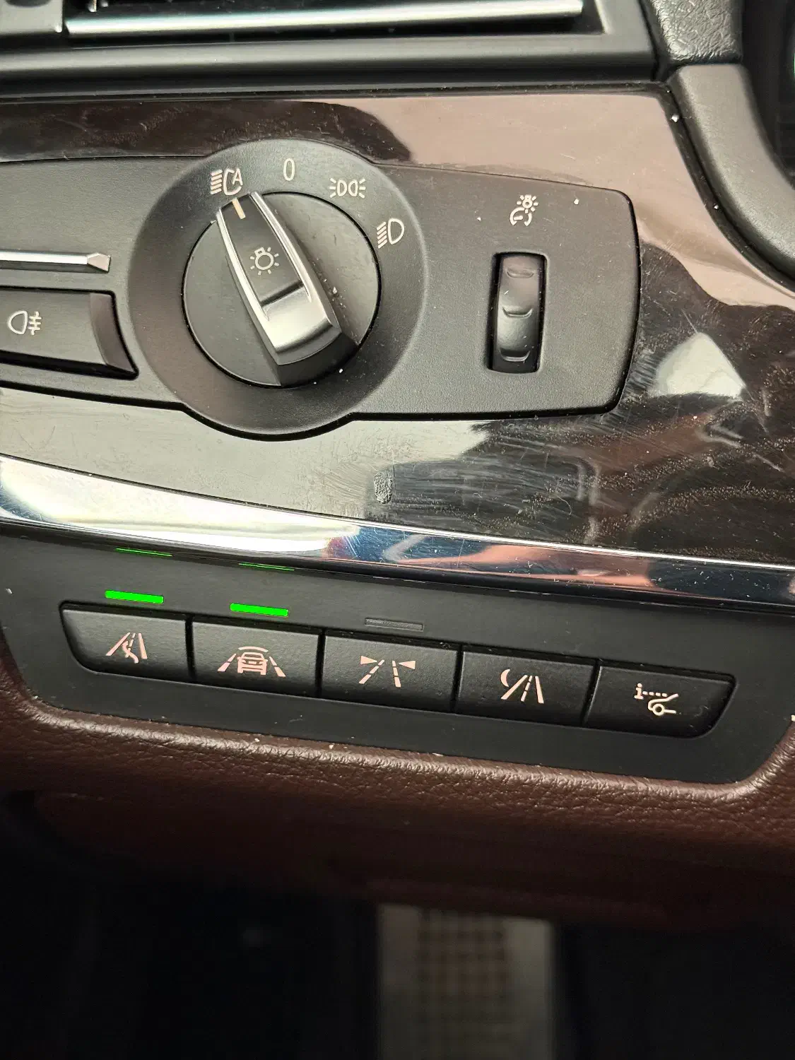 بی ام و ۵۲۸ سال ۲۰۱۵|خودرو سواری و وانت|تهران, کامرانیه|دیوار