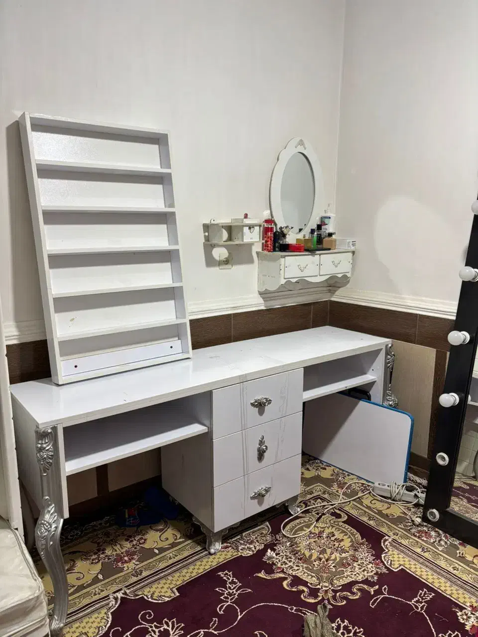 میز ناخن / استند لاک / صندلی شاه نشین اسپا/ ترولی|آرایشگاه و سالن‌های زیبایی|بندر ماهشهر, |دیوار