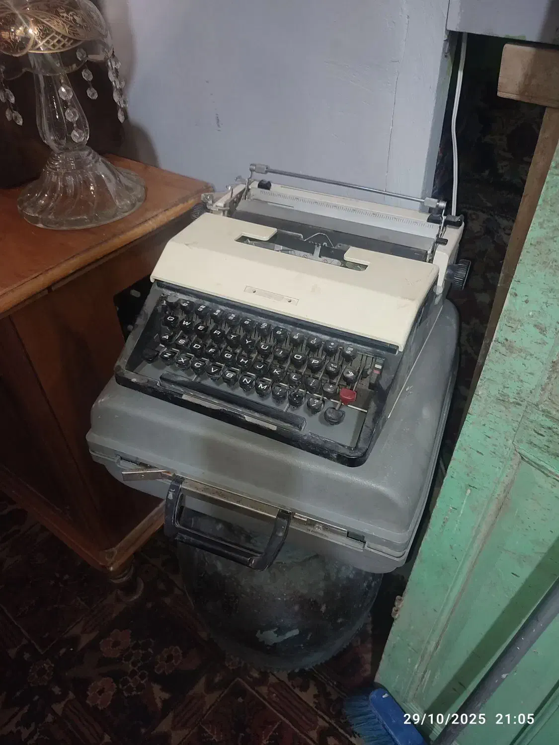 دستگاه تایپ اروپایی عتیقه ارسال از اصفهان|کلکسیون اشیاء عتیقه|تهران, امام حسین|دیوار