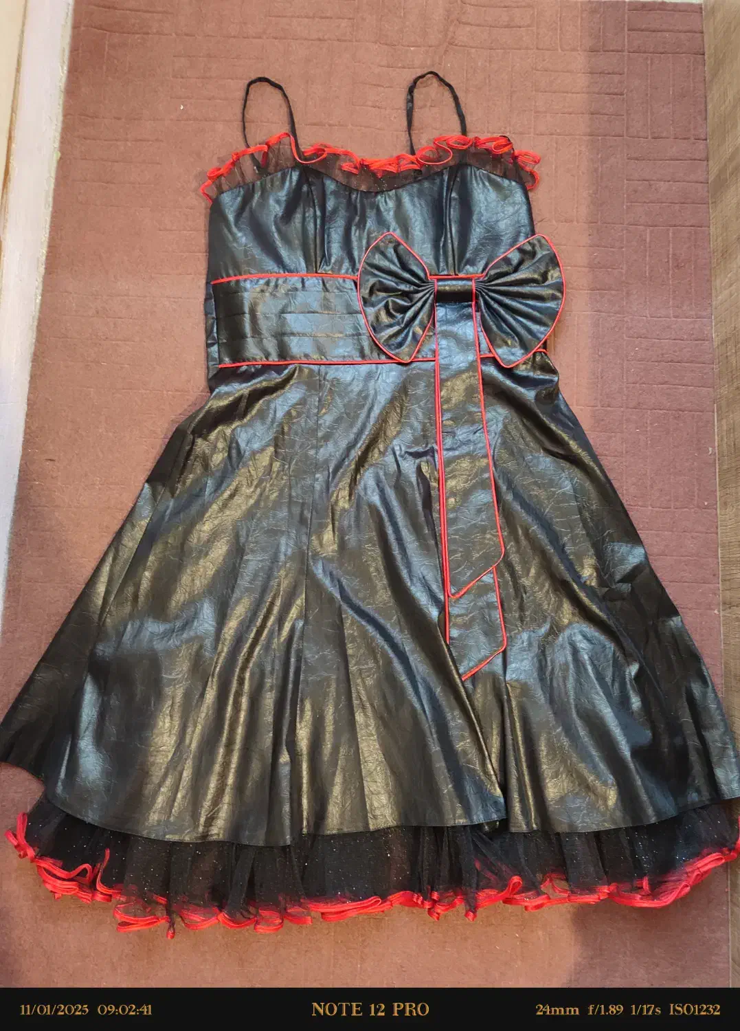 پیراهن مجلسی|لباس|خرم‌آباد (تنکابن), |دیوار