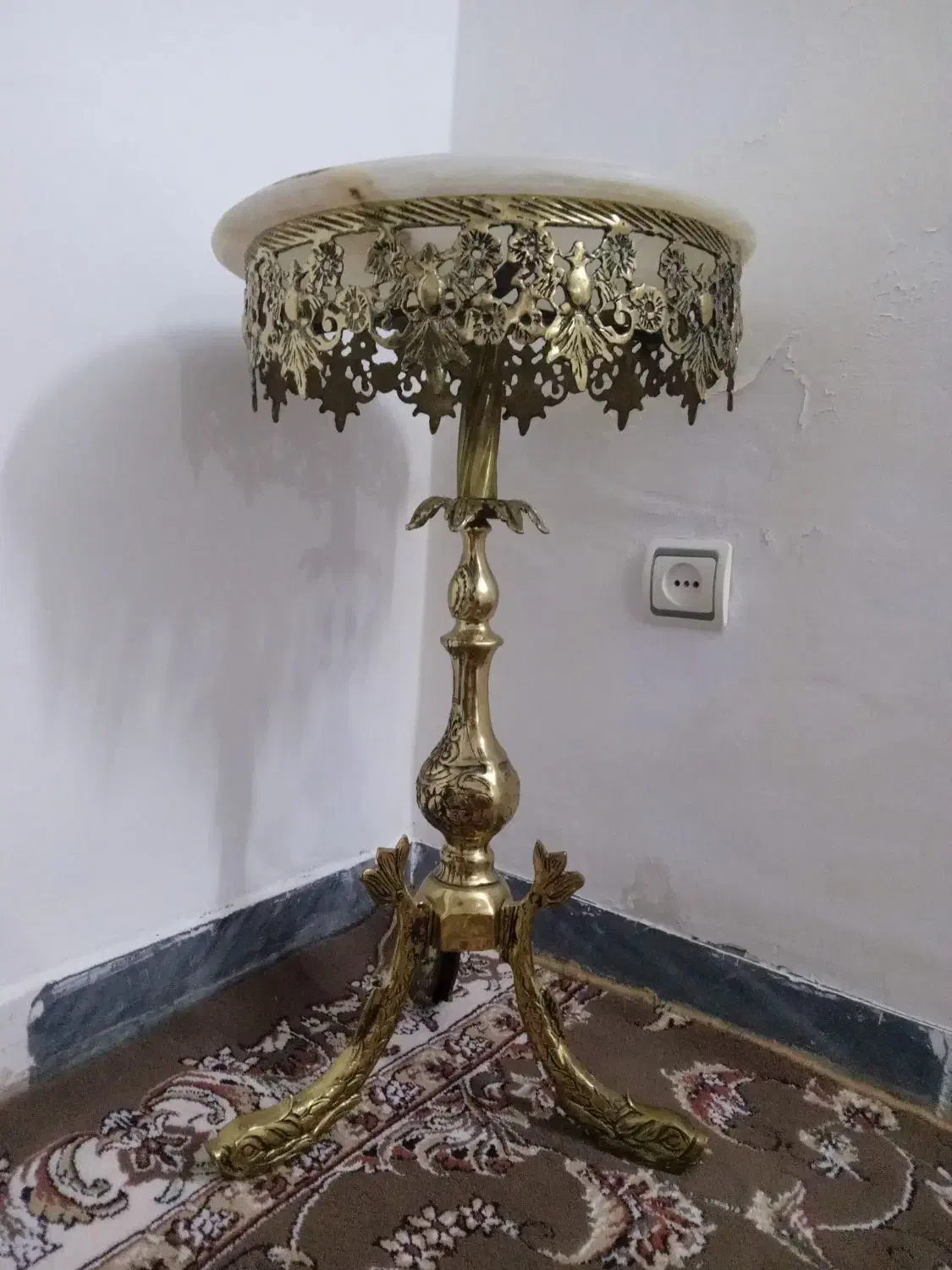 میز برنجی|مبلمان خانگی و میز عسلی|اراک, |دیوار