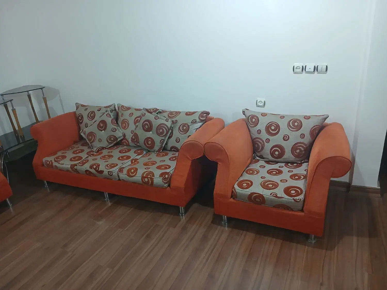 2 عدد قالی و 4 سری مبل فروش فوری|مبلمان خانگی و میز عسلی|اهواز, اهواز|دیوار