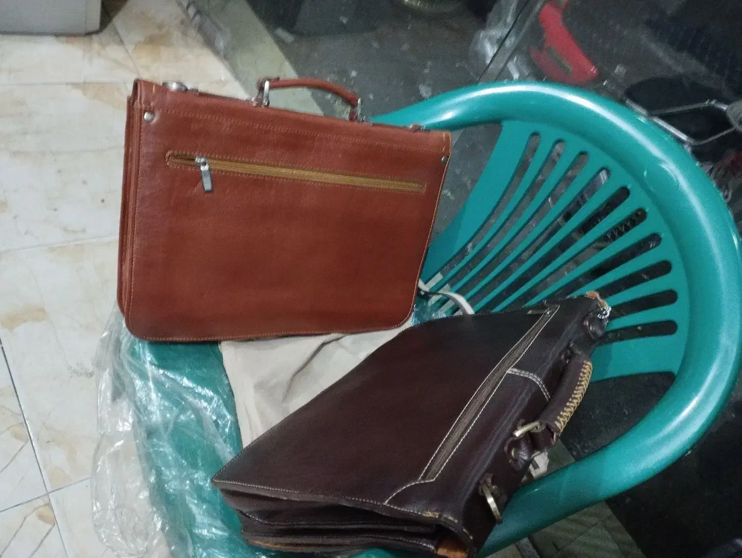 2 عدد کیف کهن چرم (نو) چرم طبیعی|کیف، کفش، کمربند|رشت, تازه آباد|دیوار