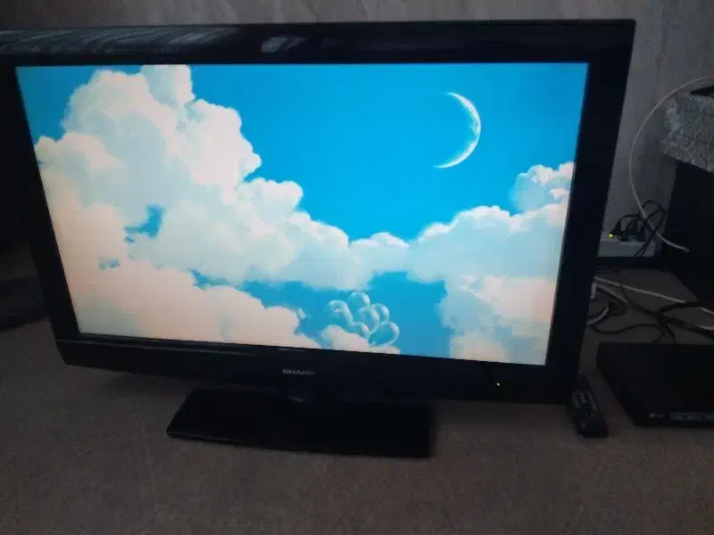 تلویزیون ۳۲ اینچ تمیز|تلویزیون و پروژکتور|قوچان, |دیوار