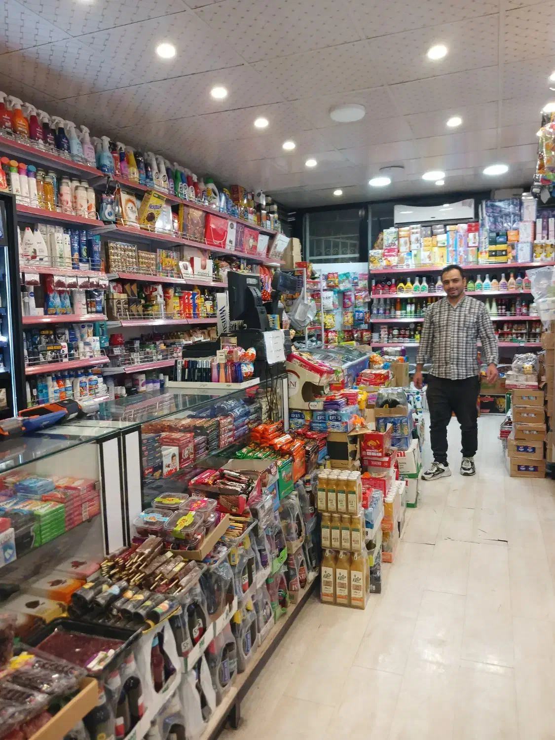 کارگر و پیک موتور سوار سوپرمارکت سوپر مارکت|استخدام خدمات فروشگاه و رستوران|تهران, درکه|دیوار