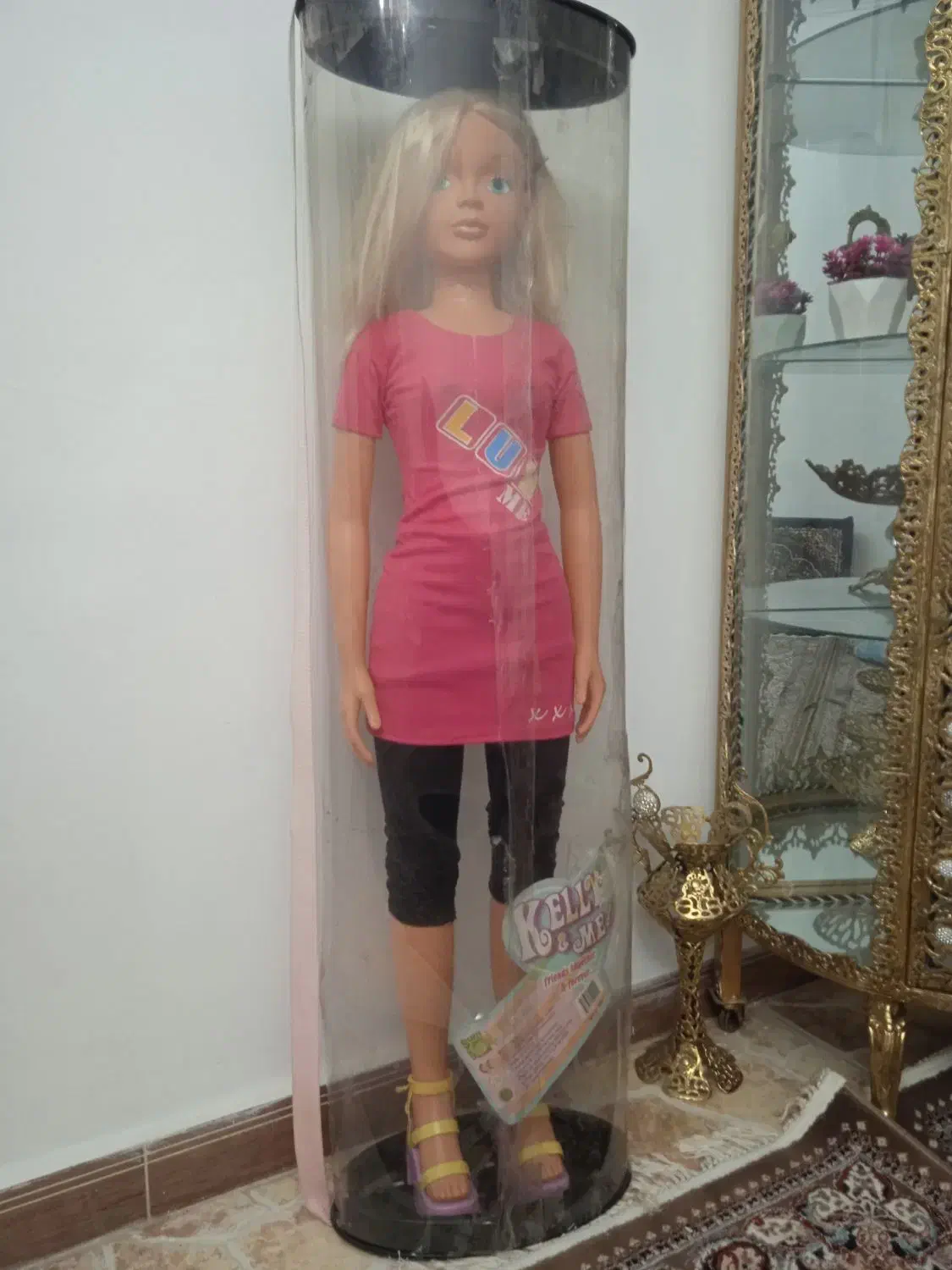 یک عروسک یک متری|اسباببازی بچه|اندیشه, اندیشه فاز ۱|دیوار