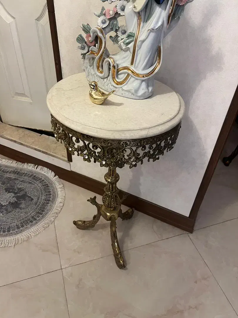 میز برنزی|میز تلفن|تهران, علم و صنعت|دیوار