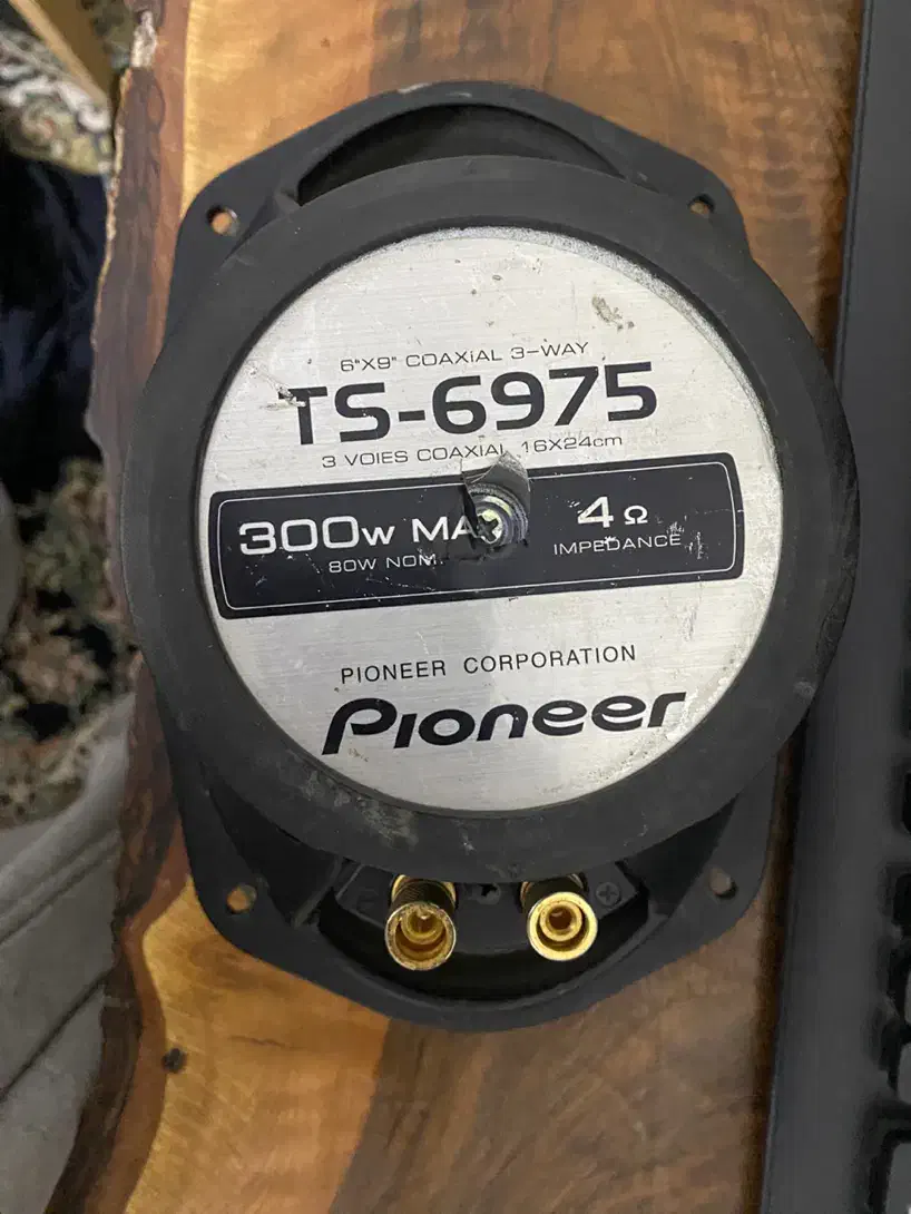 باند 6975|صوتی و تصویری|کرج, ساسانی (قلمستان)|دیوار