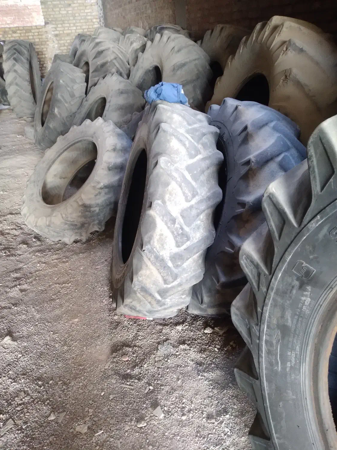 لاستیک دست دوم تراکتور|ماشین‌آلات صنعتی|سقز, |دیوار