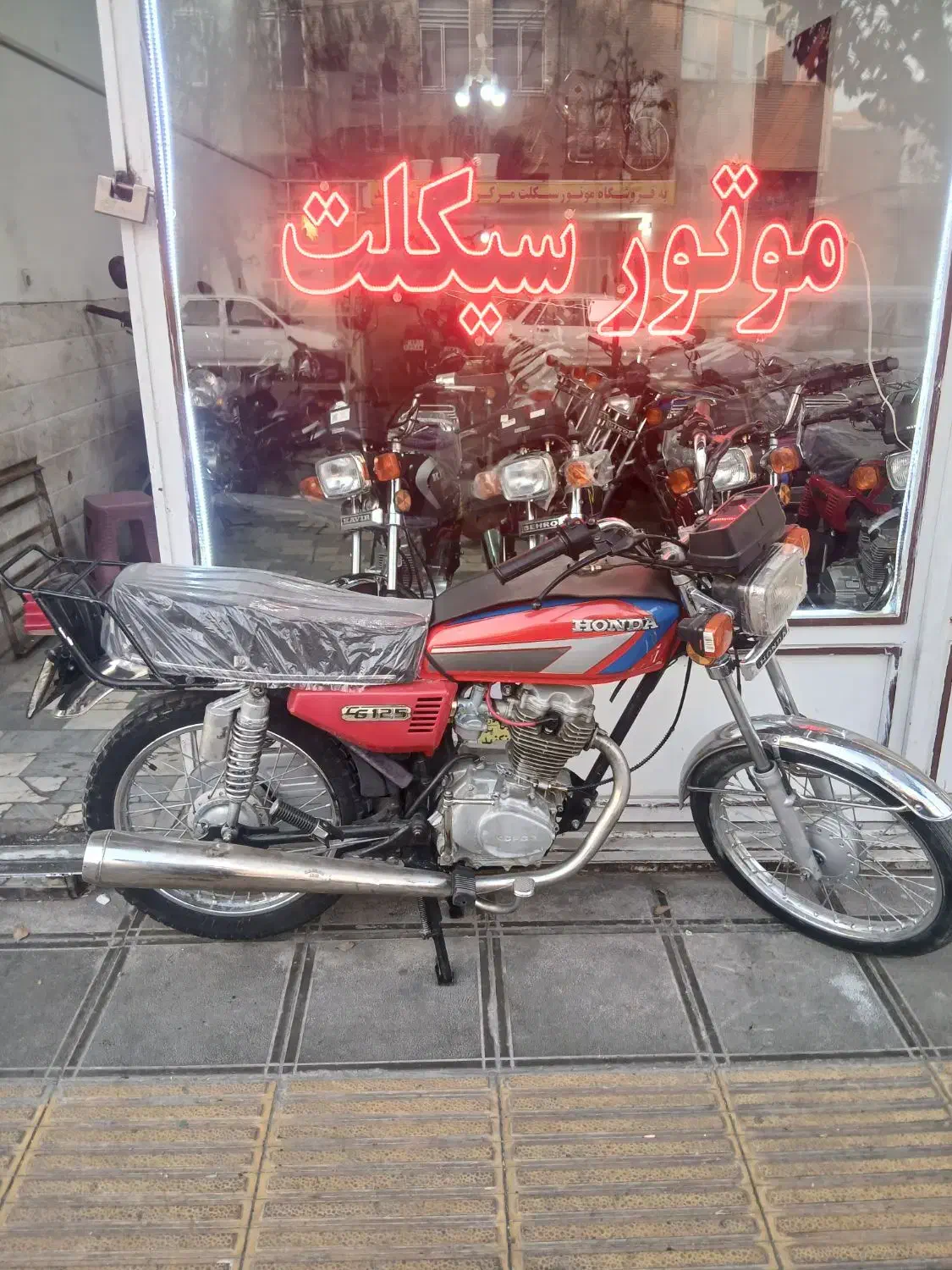 موتور ۸۴مدارک سالم سالم|موتورسیکلت|قم, شاه ابراهیم|دیوار