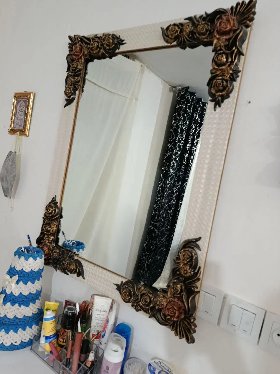 اینه|آینه|مشهد, چهاربرج|دیوار