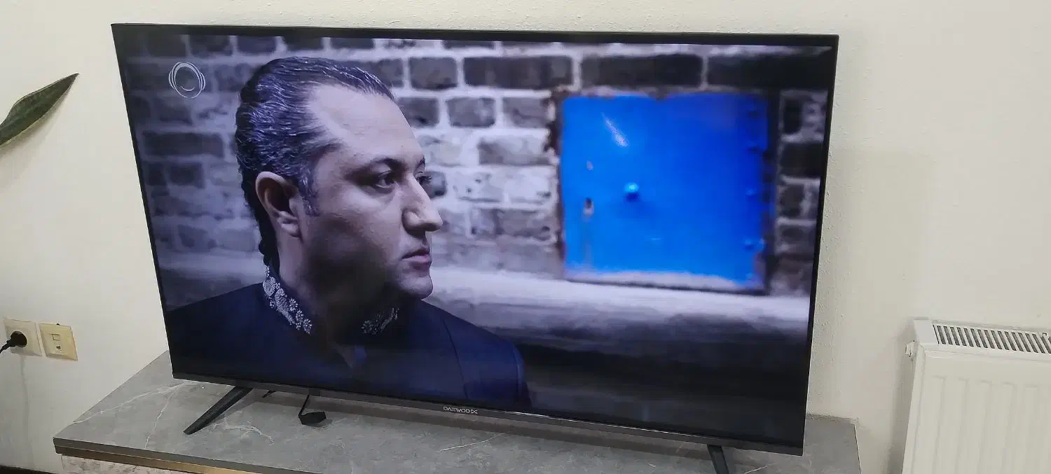 تلوزیون 50 اینچ|تلویزیون و پروژکتور|صدرا-فارس, فاز ۱|دیوار