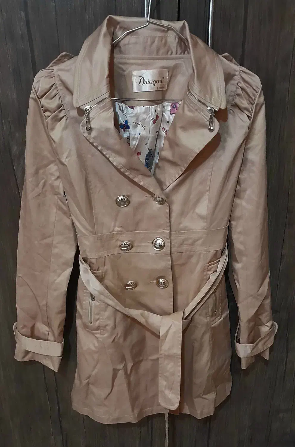 پالتو ولباس گرم|لباس|شیراز, بعثت|دیوار