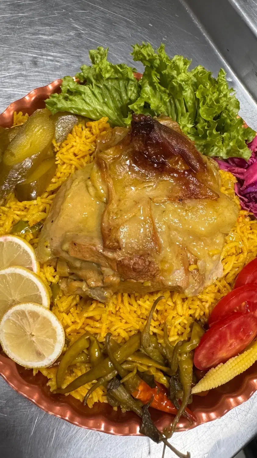 استخدام فوری سرآشپز حرفهای ایرانی و عربی|استخدام خدمات فروشگاه و رستوران|مشهد, فرهنگ|دیوار