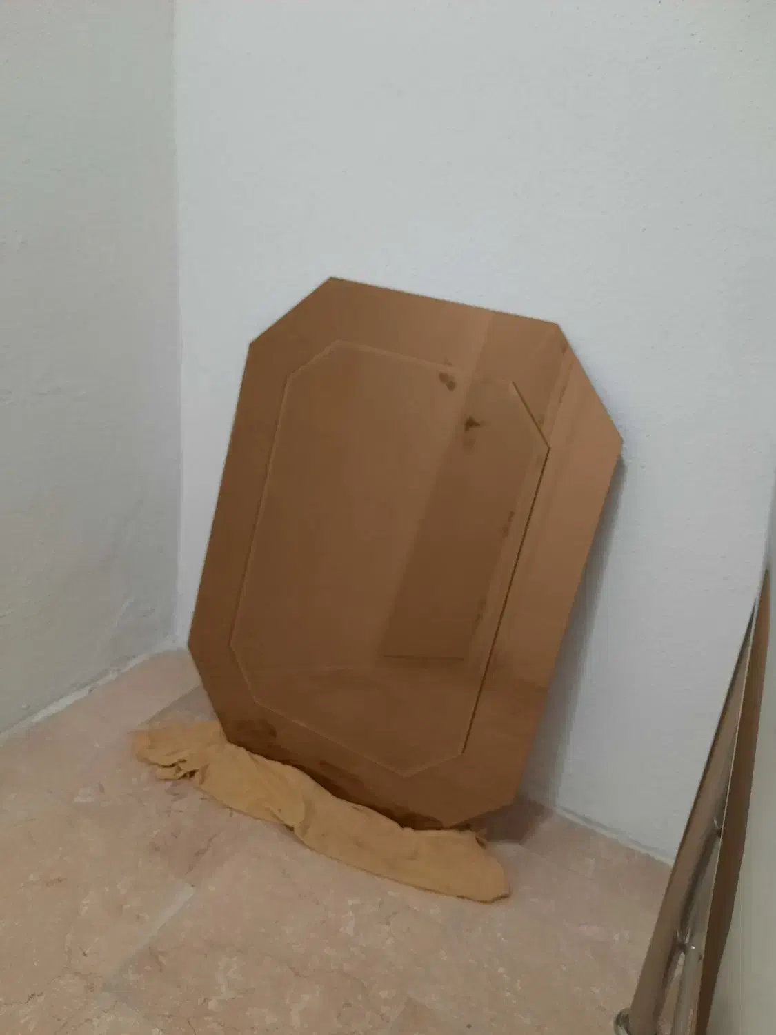 اینه خارجی|آینه|رشت, ساغری سازان|دیوار