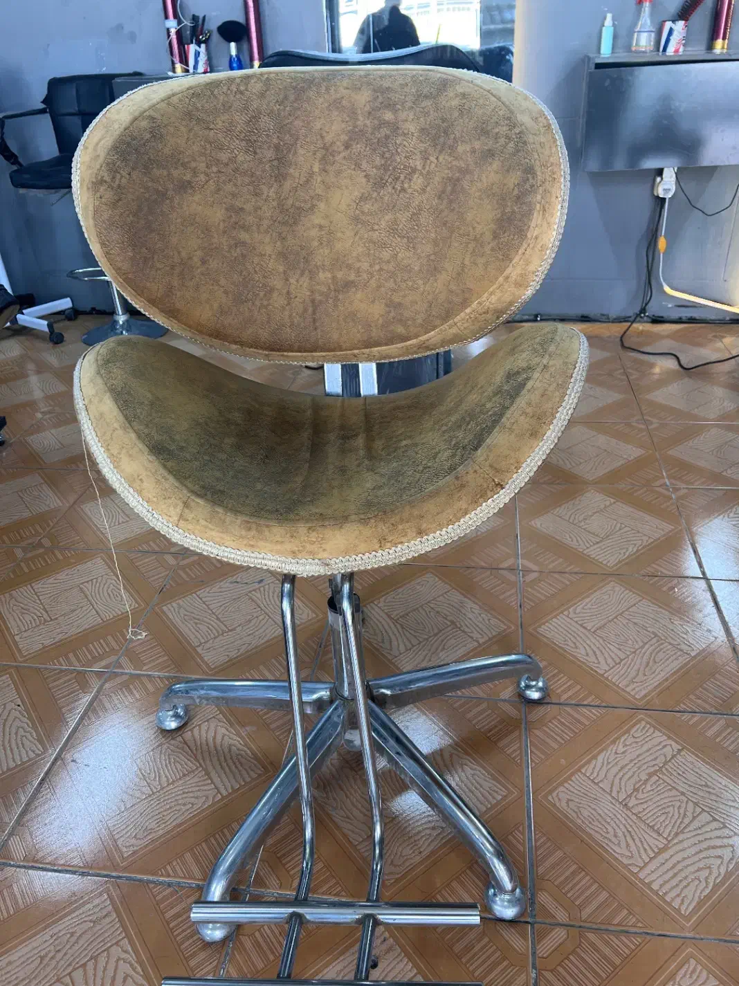 صندلی ارایشگری|آرایشگاه و سالنهای زیبایی|زابل, |دیوار