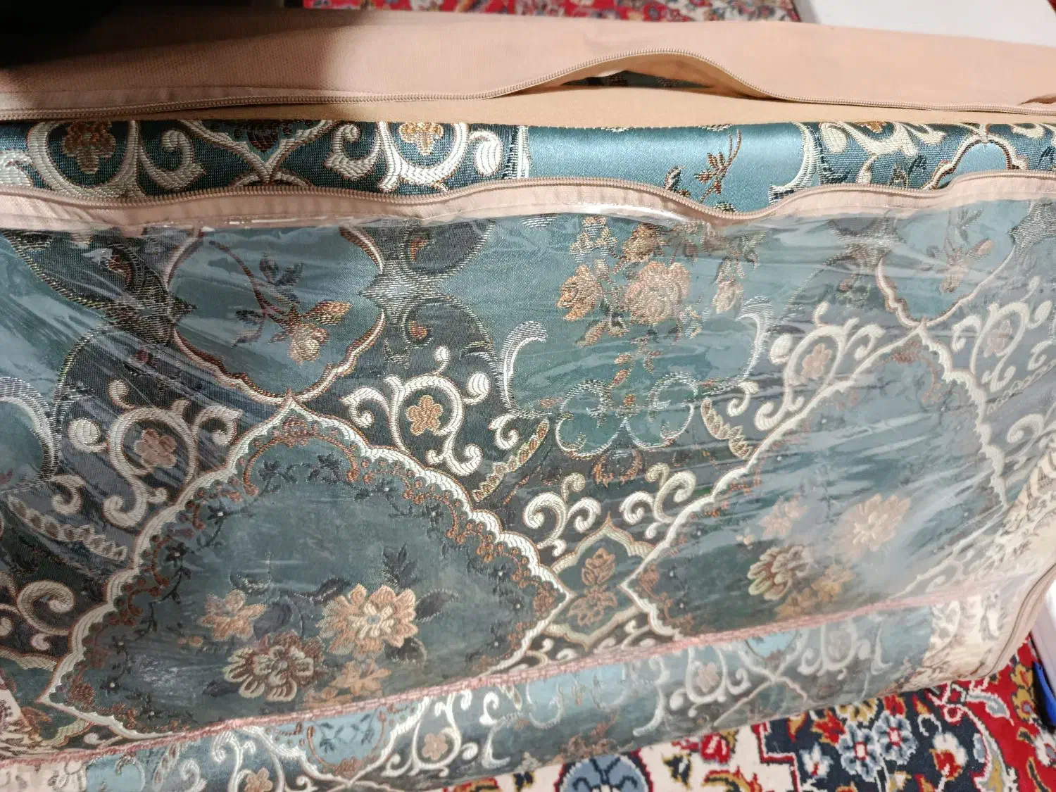 پشتی در حد نو خوش رنک زیبا|پشتی|خرمآباد, |دیوار