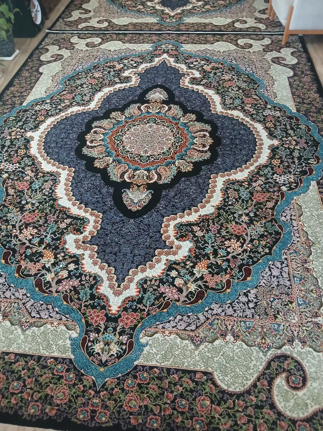 فرش تمیز و بدون هیچ پارگی|فرش|ساوه, |دیوار