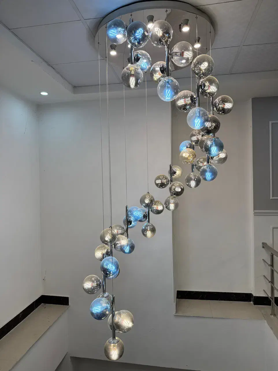 لوستر لاکچری برای مکان لاکچری|لوستر و چراغ آویز|رشت, گلسار|دیوار