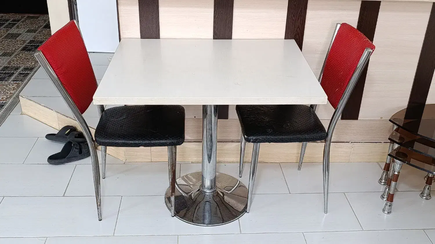 میز ام دی اف با ۲ تا صندلی سالم بدون شکستگی|میز و صندلی غذاخوری|گنبد کاووس, |دیوار