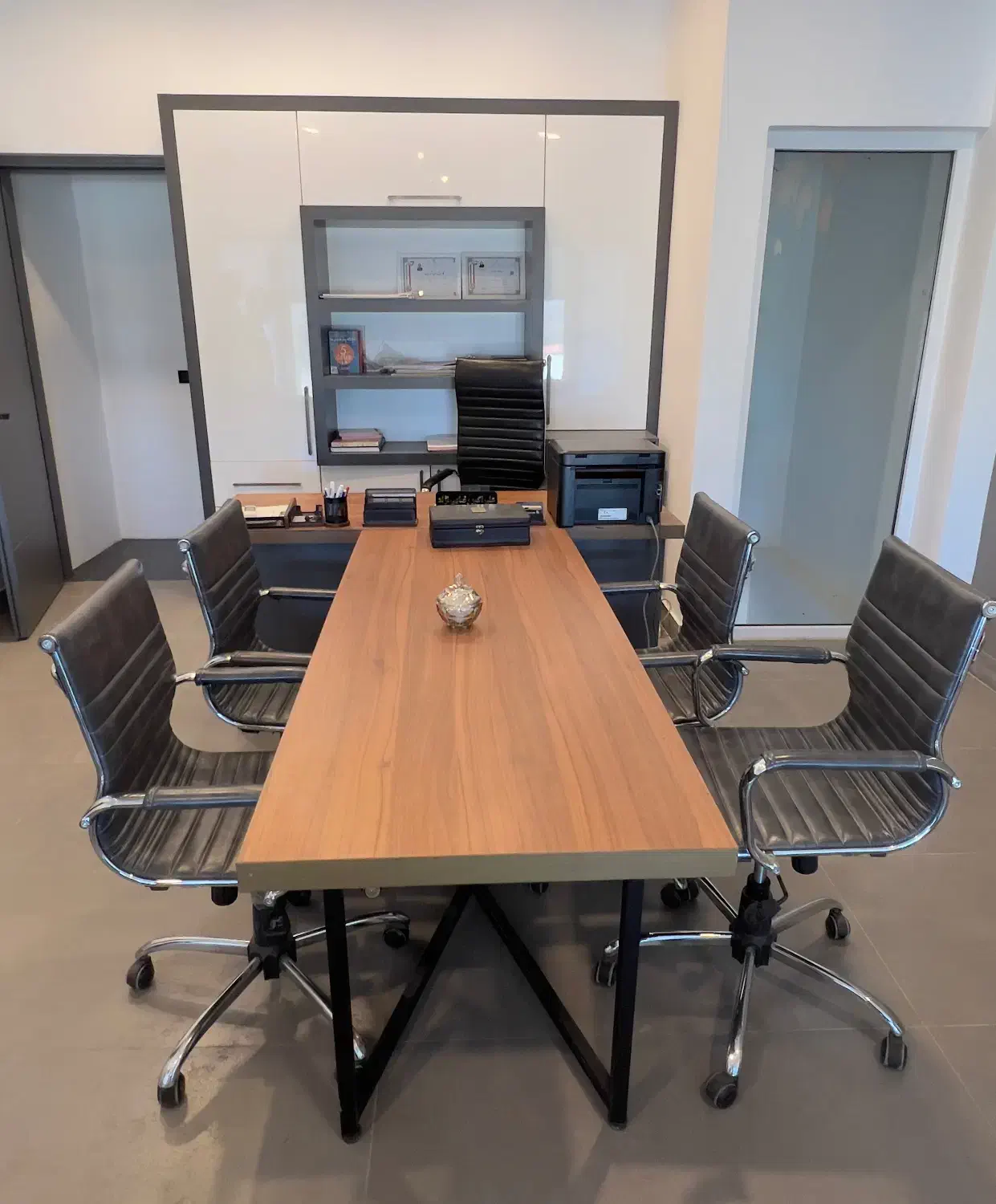 فروش میز کار و کنفرانس با صندلی|مبلمان اداری|نوشهر, |دیوار