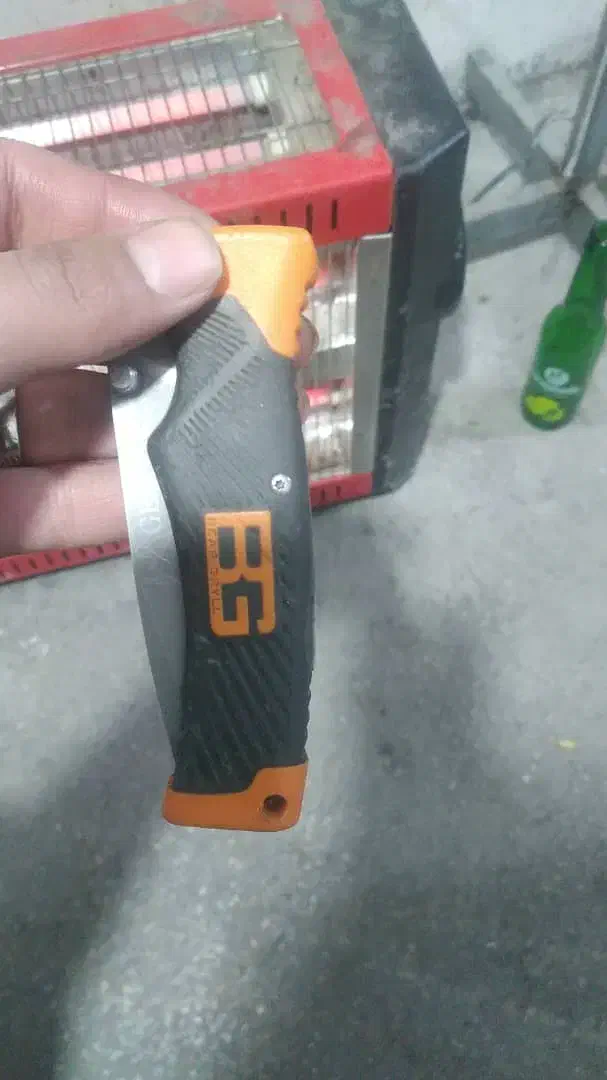 چاقو گم شده|اشیا|جهرم, |دیوار