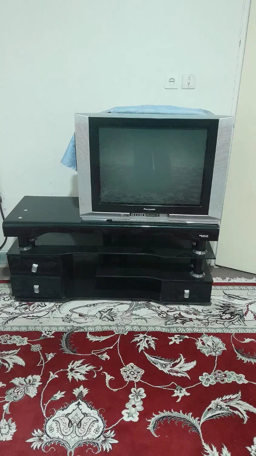 تلویزیون و میز قیمت مناسب|تلویزیون و پروژکتور|لنجان, |دیوار