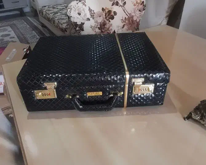 چمدان قاشق و چنگال نو چرم برند نورنبرگ|ظروف سرو و پذیرایی|تهران, سردارجنگل|دیوار