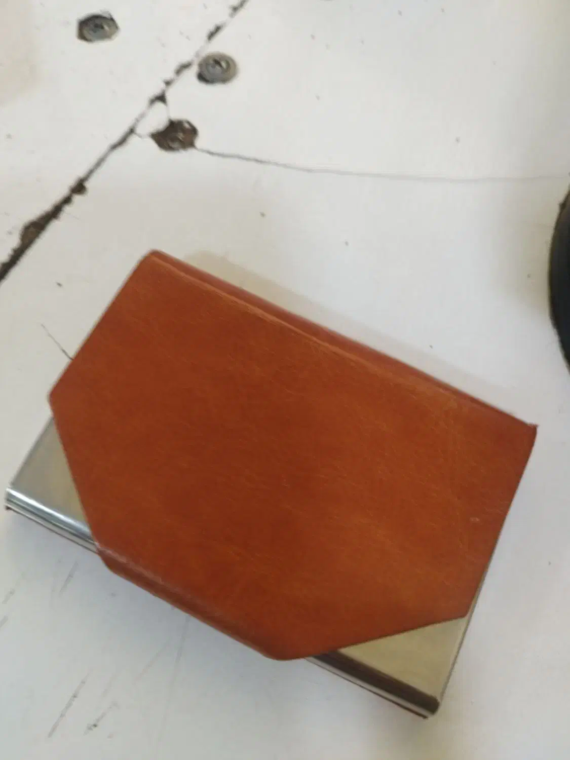 مدارک گمشده بنام(امیر حسین باقری)|اشیا|اقبالیه, |دیوار