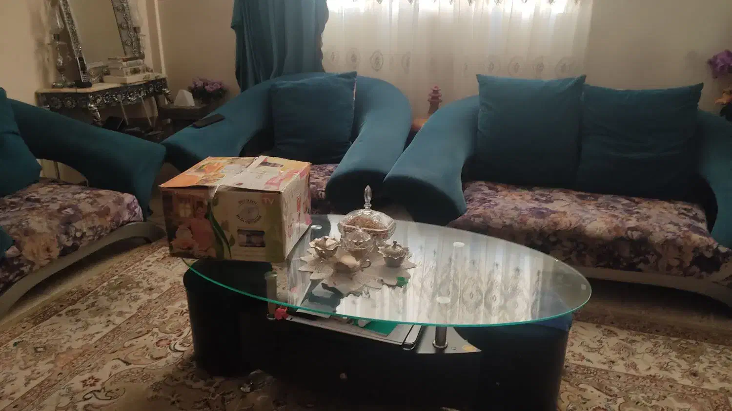 مبل و عسلی و یک هواپز|مبلمان خانگی و میز عسلی|دماوند, مسکن مهر گیلاوند|دیوار