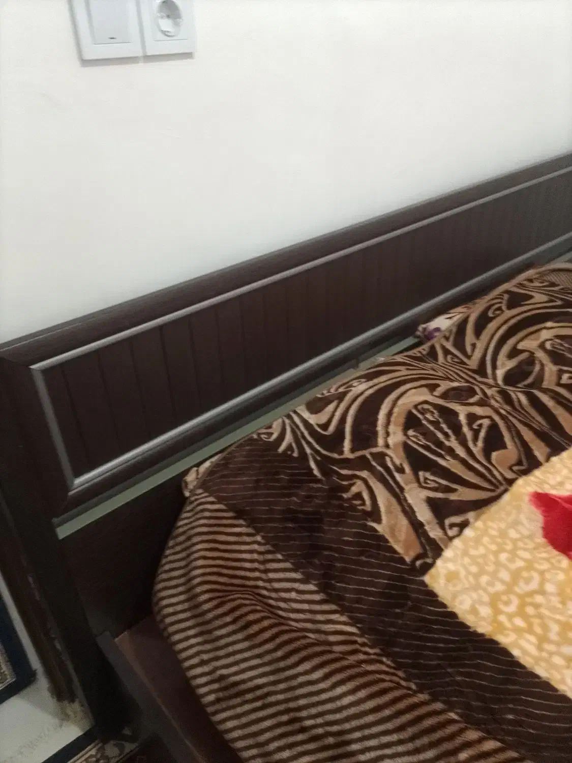 تخت دونفره سالم با زیر تختی|تخت و سرویس خواب|بجنورد, |دیوار