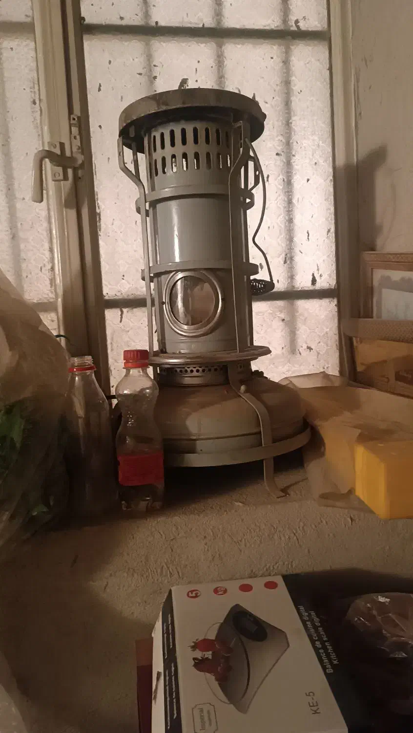 فانوس وعلا الدین|کلکسیون اشیاء عتیقه|یزد, |دیوار