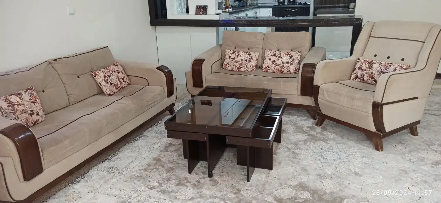 مبل ۷نفره و میز|مبلمان خانگی و میز عسلی|اصفهان, شهرک کوثر|دیوار