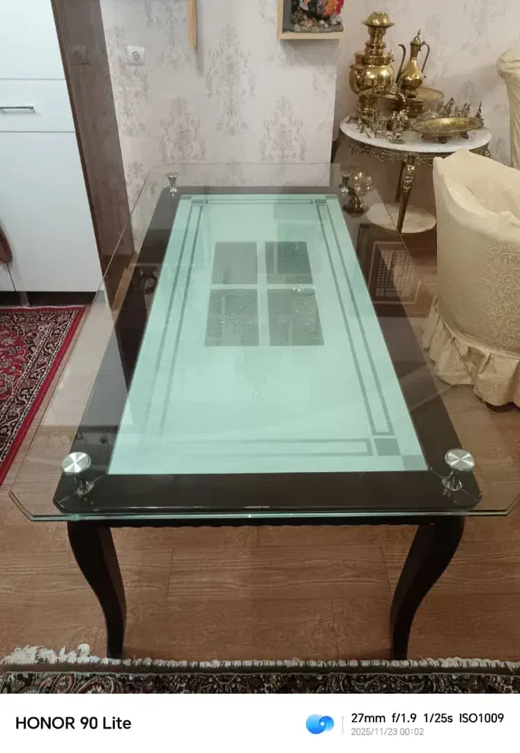 فقط میز ناهار خوری کاملا چوبی با شیشه ۱۰ میلی|میز و صندلی غذاخوری|تبریز, |دیوار