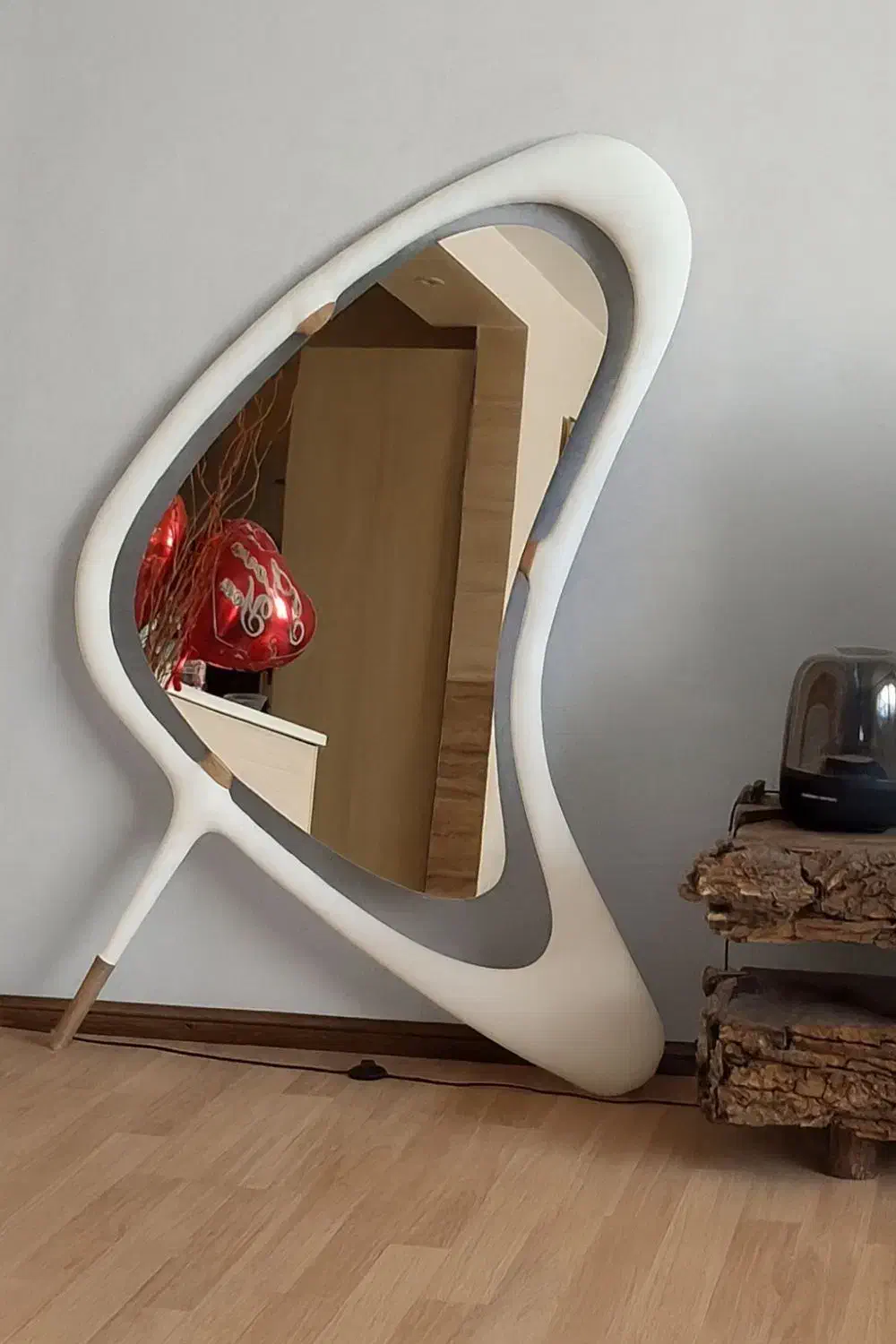 اینه قدیه دفرمه|آینه|پردیس, فاز ۸|دیوار