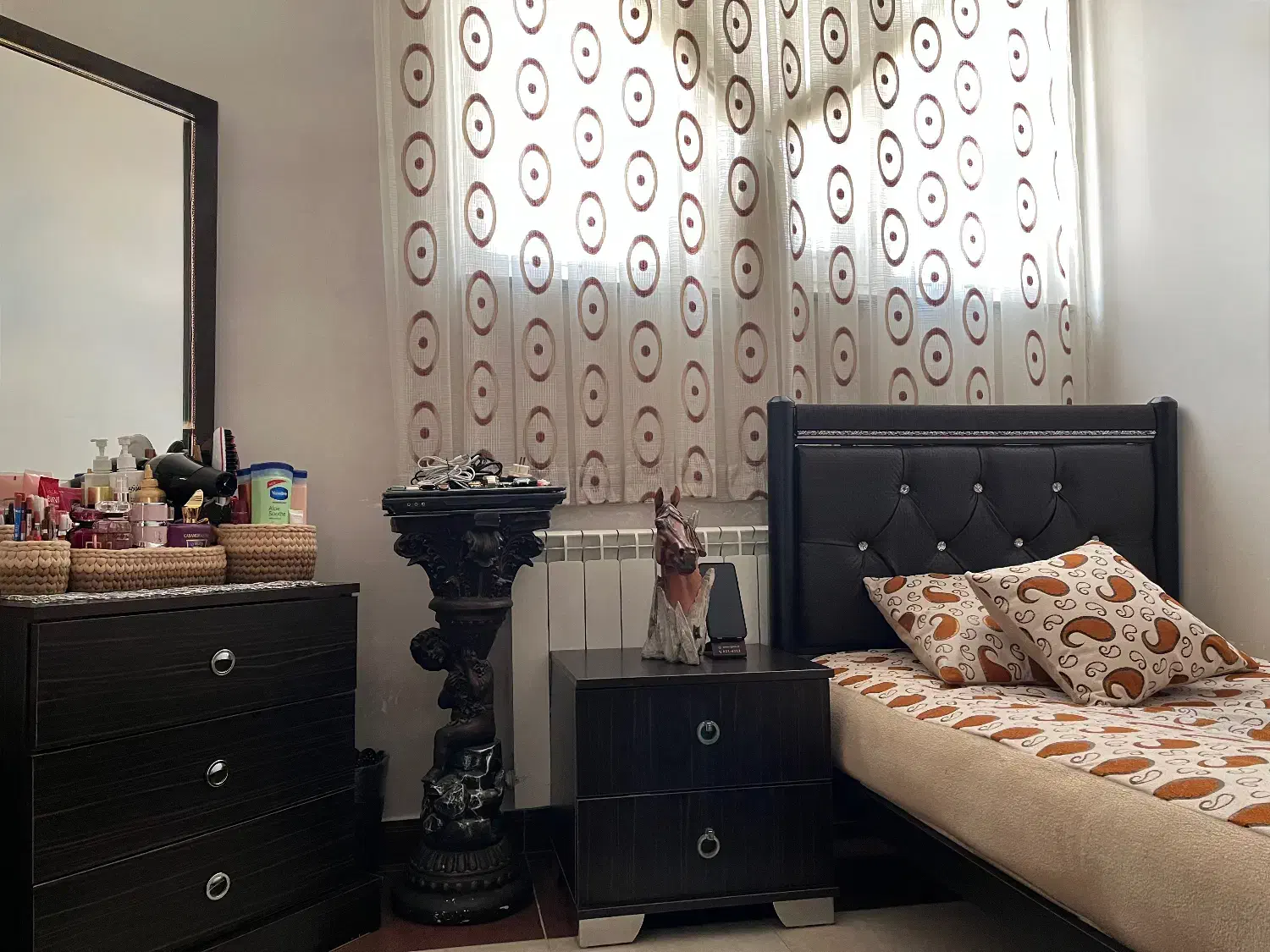 سرویس خواب تک نفره|تخت و سرویس خواب|بهار, |دیوار