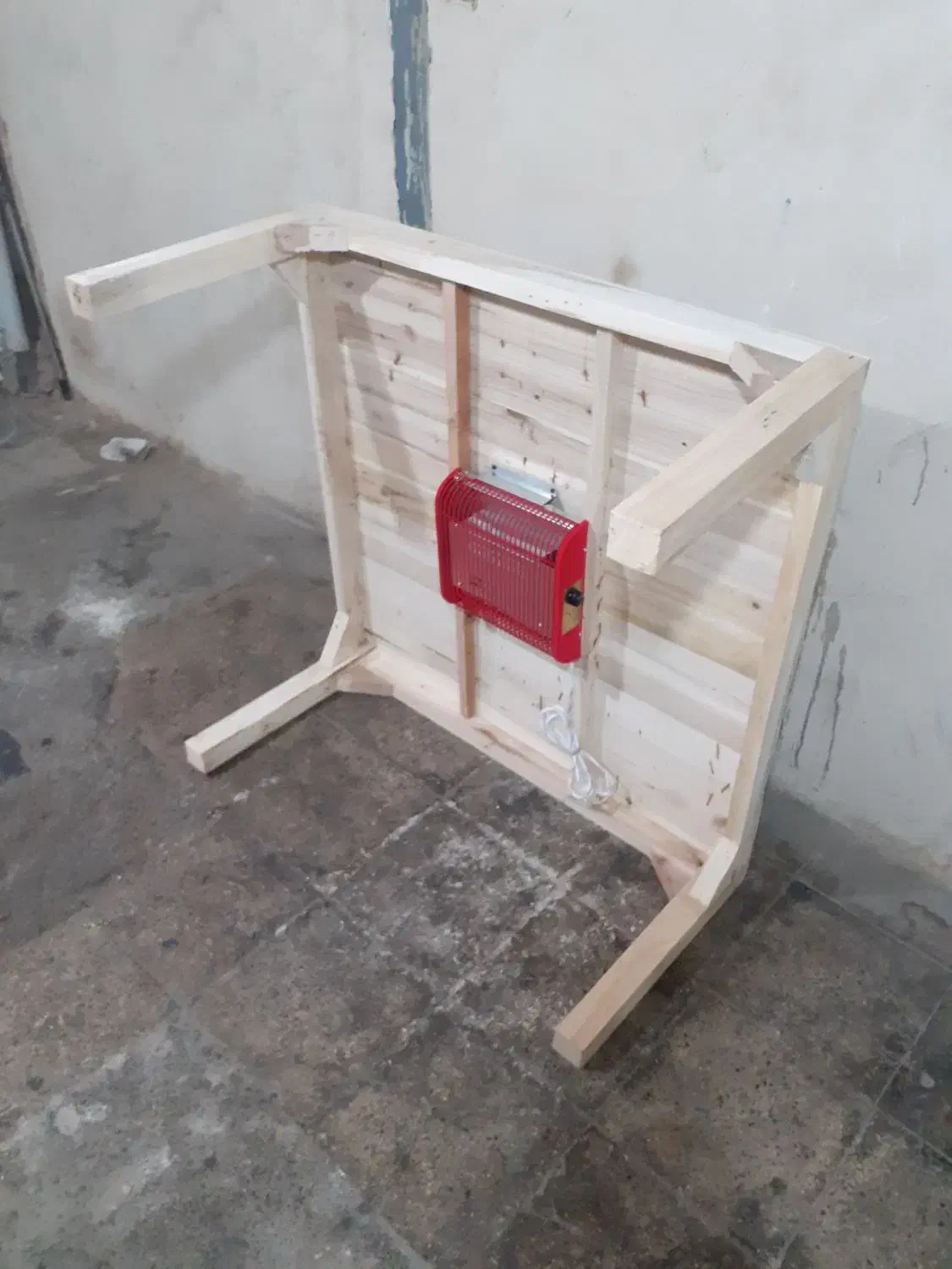 کرسی چوبی نیایش روسکا شده 8 کلاف با گرمایش فول|بخاری، هیتر، شومینه|تهران, شهرک ولیعصر جنوبی|دیوار