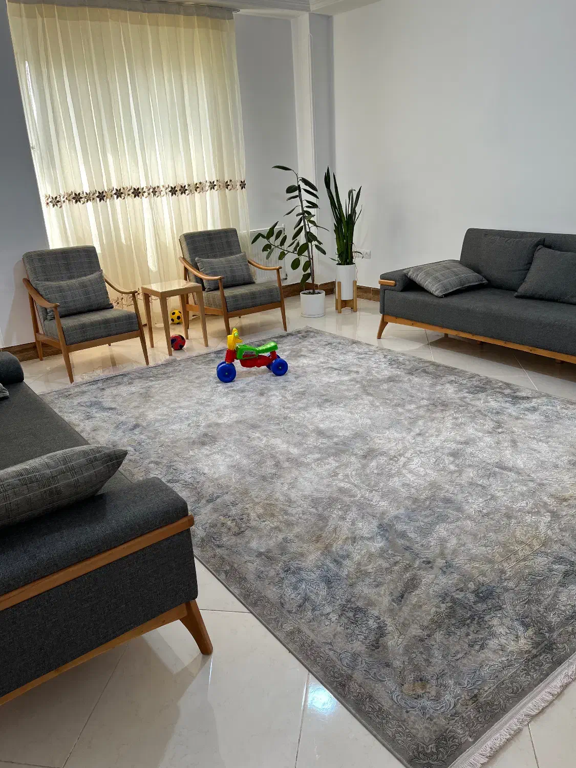 فرش|فرش|صدرا-فارس, فاز ۱|دیوار