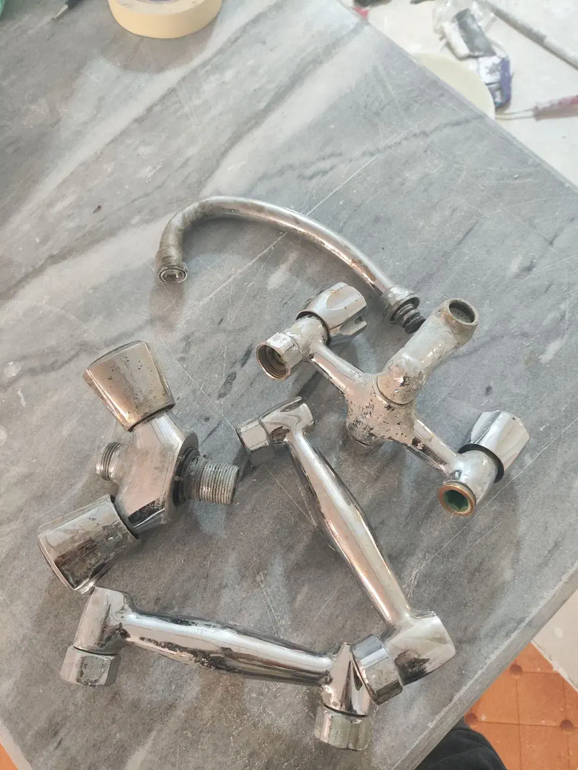 پنج عدد شیر آلات تقدیمی سنگین|لوازم سرویس بهداشتی|ارومیه, |دیوار