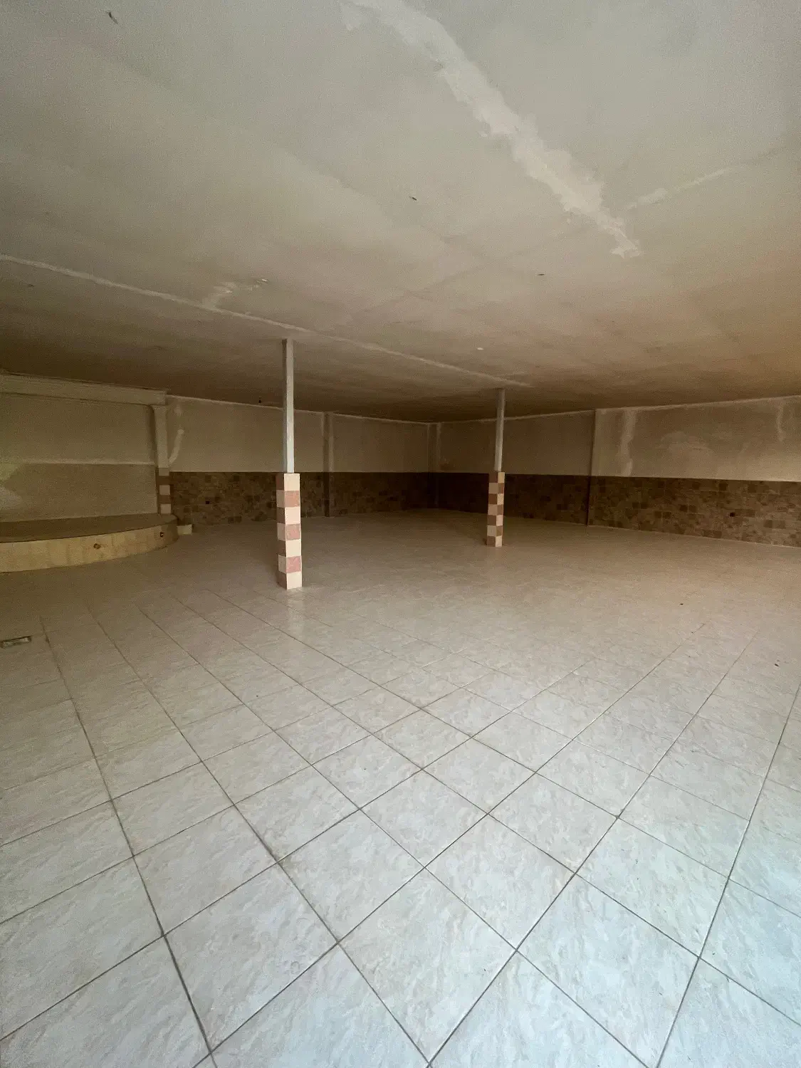 محوطه 800  متری غریب کش باغ ویلا جهت انباری و غیر|اجارهٔ خانه و ویلا|قزوین, |دیوار