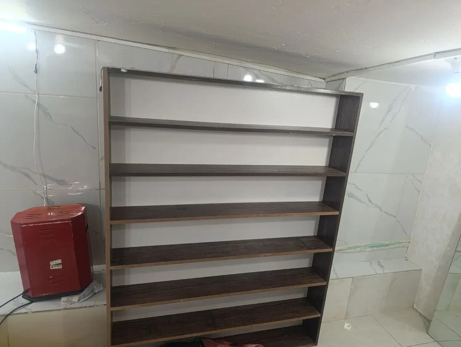 فروش دو عدد استند|کتابخانه، شلف، قفسه‌های دیواری|سنندج, |دیوار