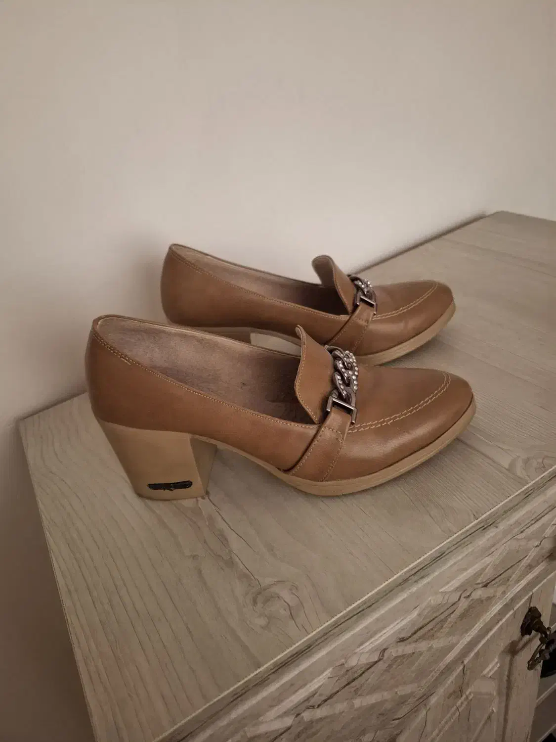 کفش زنانه رنگش کرم درحدنو۵۰۰۰۰۰|کیف، کفش، کمربند|الوند, |دیوار