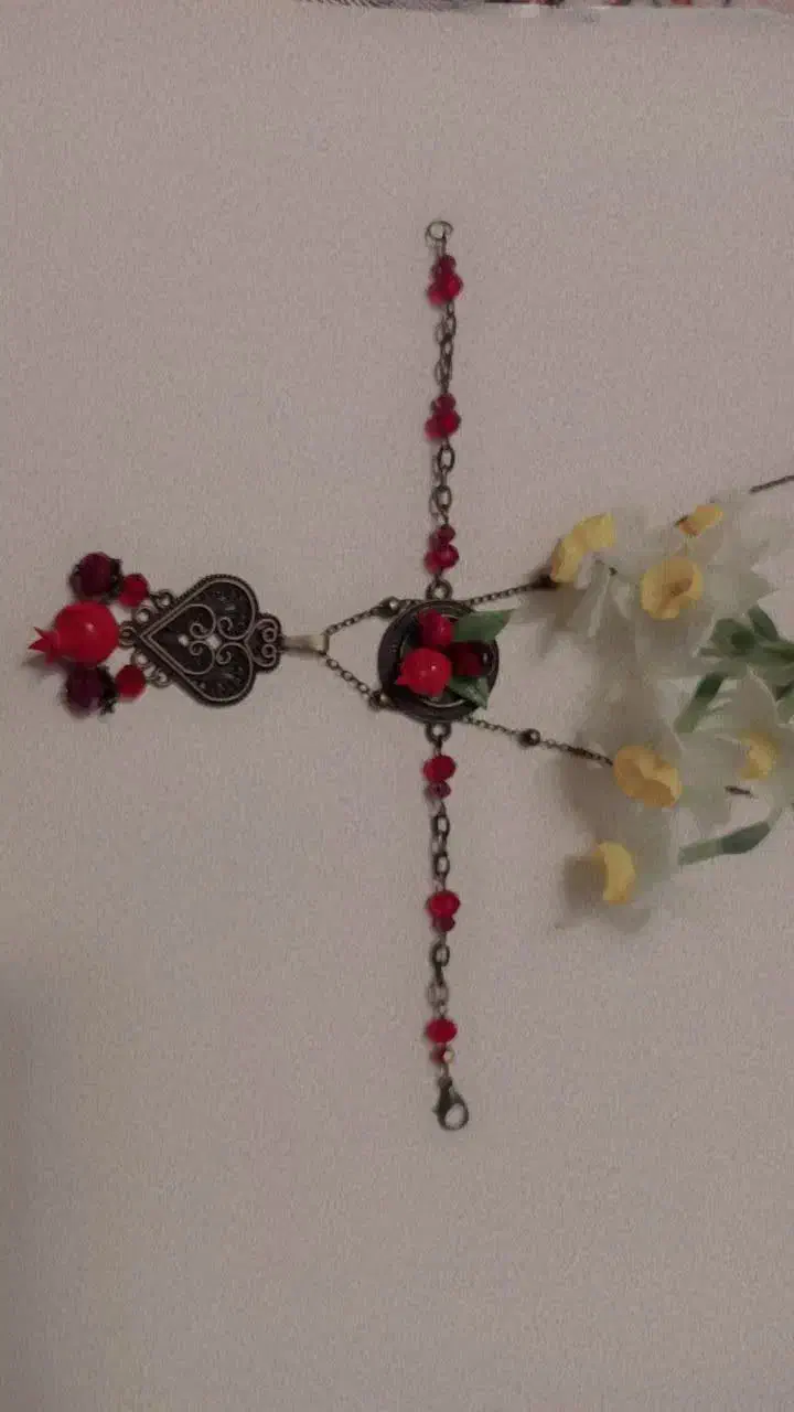 گردن اویز  و دستبند به مناسبت شب یلدا|بدلیجات|میبد, |دیوار