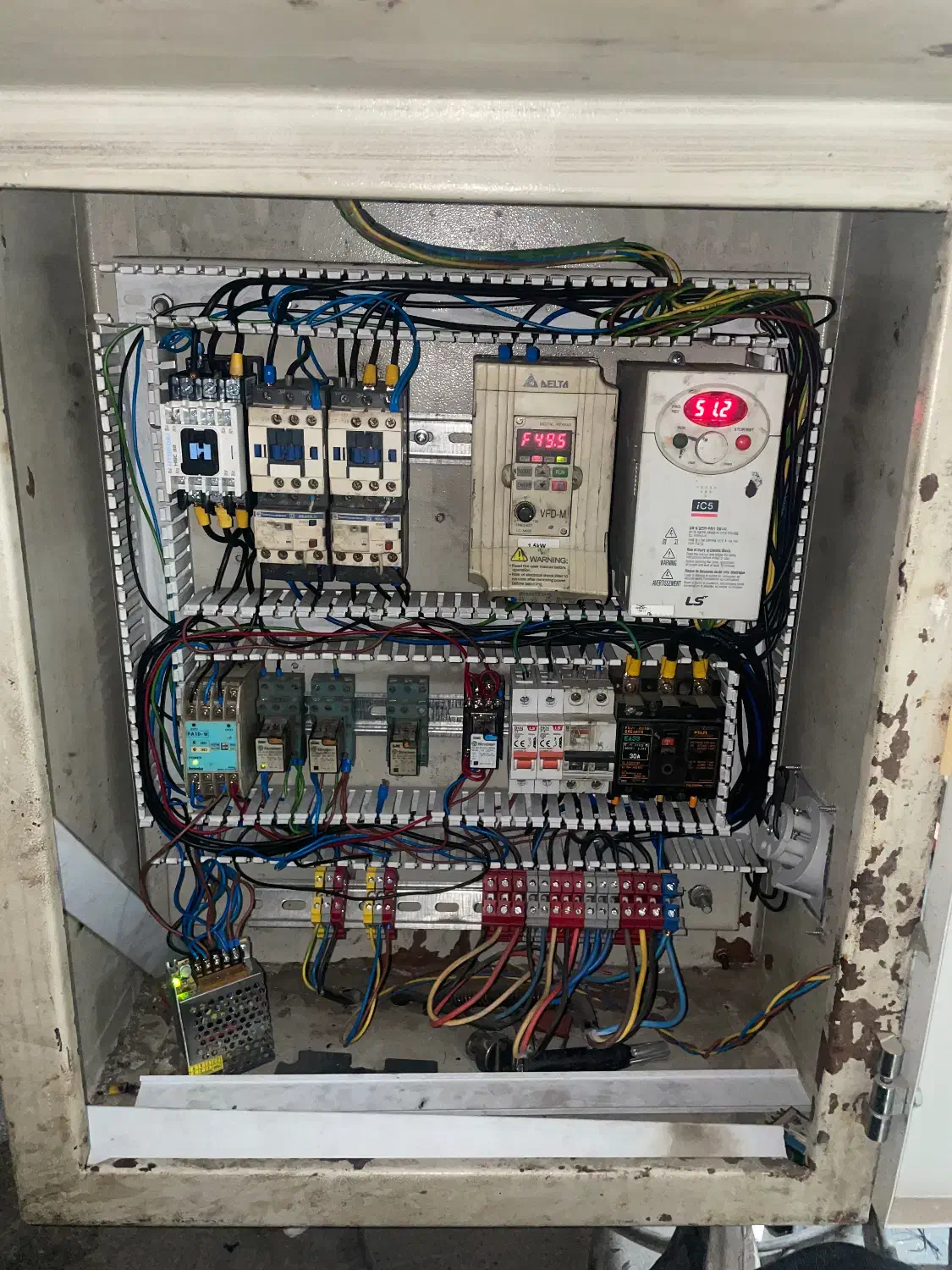 خدمات برق صنعتی اینورتر plc تعمیرعیب یابی دستگاه|خدمات پیشه و مهارت|ورامین, ورامین|دیوار