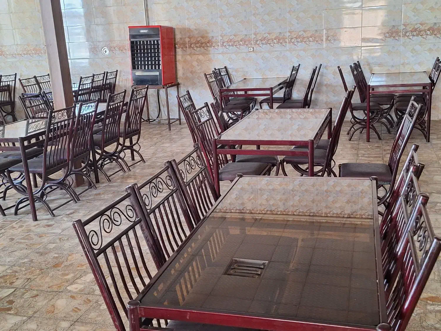 فروش کامل وسایل رستوران|کافیشاپ و رستوران|آباده, |دیوار