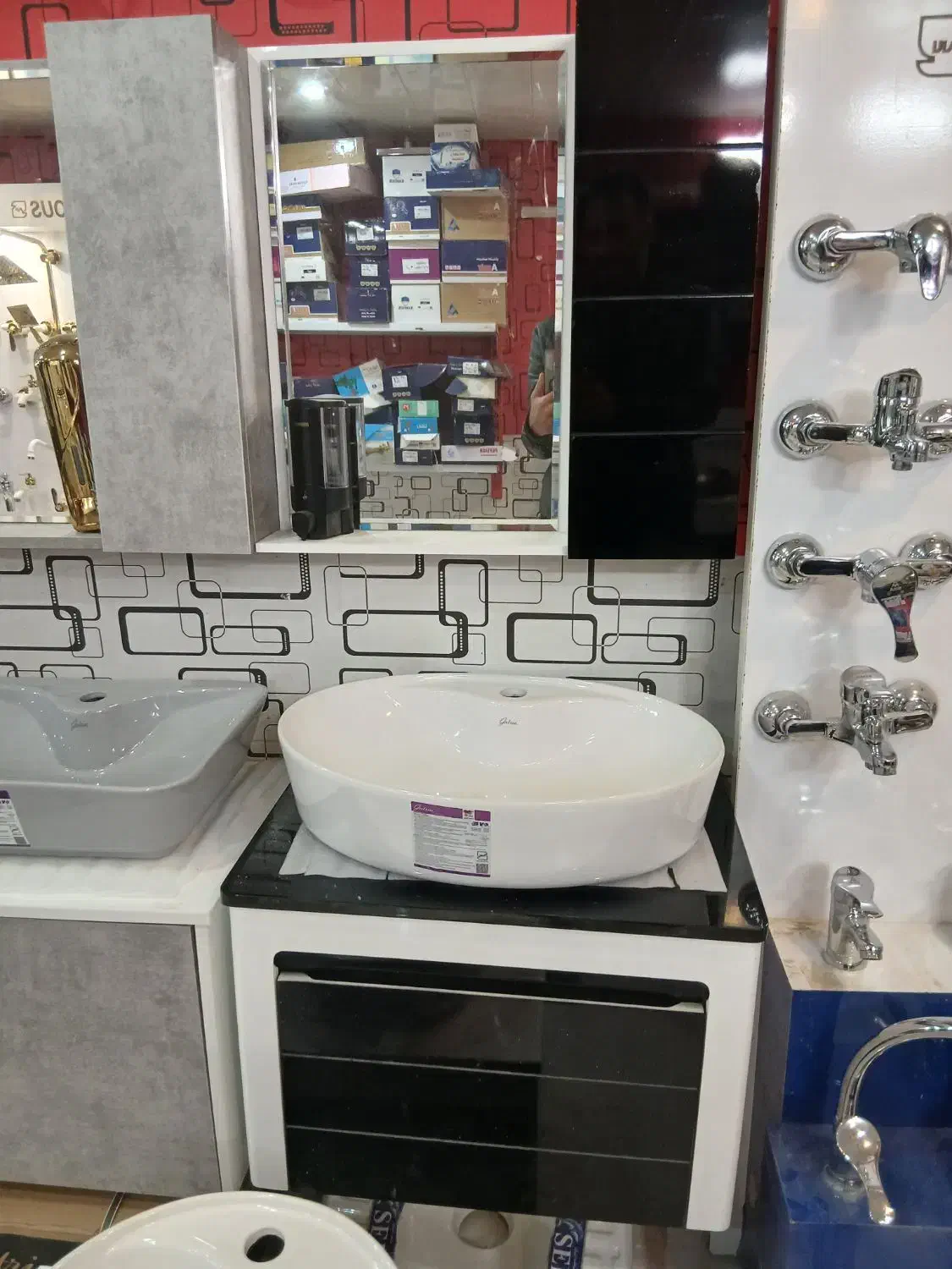 روشویی کابینتی مشکی باست آینه درانواع چشنواره فروش|لوازم سرویس بهداشتی|شاهین‌شهر, خانه کارگر|دیوار